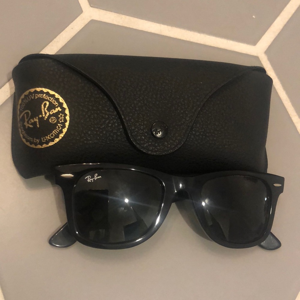 Classic Black Ray Ban Wayfarers